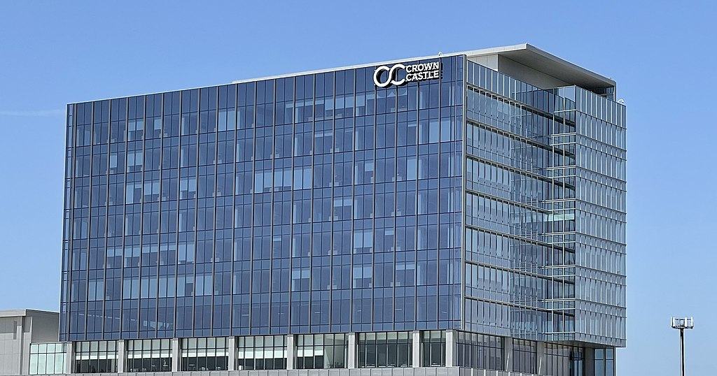 Crown Castle bullish on carrier spectrum deployment, says it can support SpaceX’s terrestrial dreams